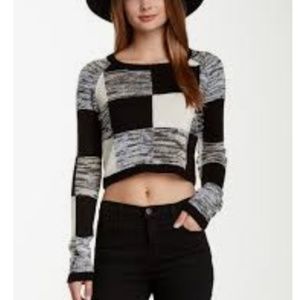 Romeo + Juliet Colorblock Crop Sweat…